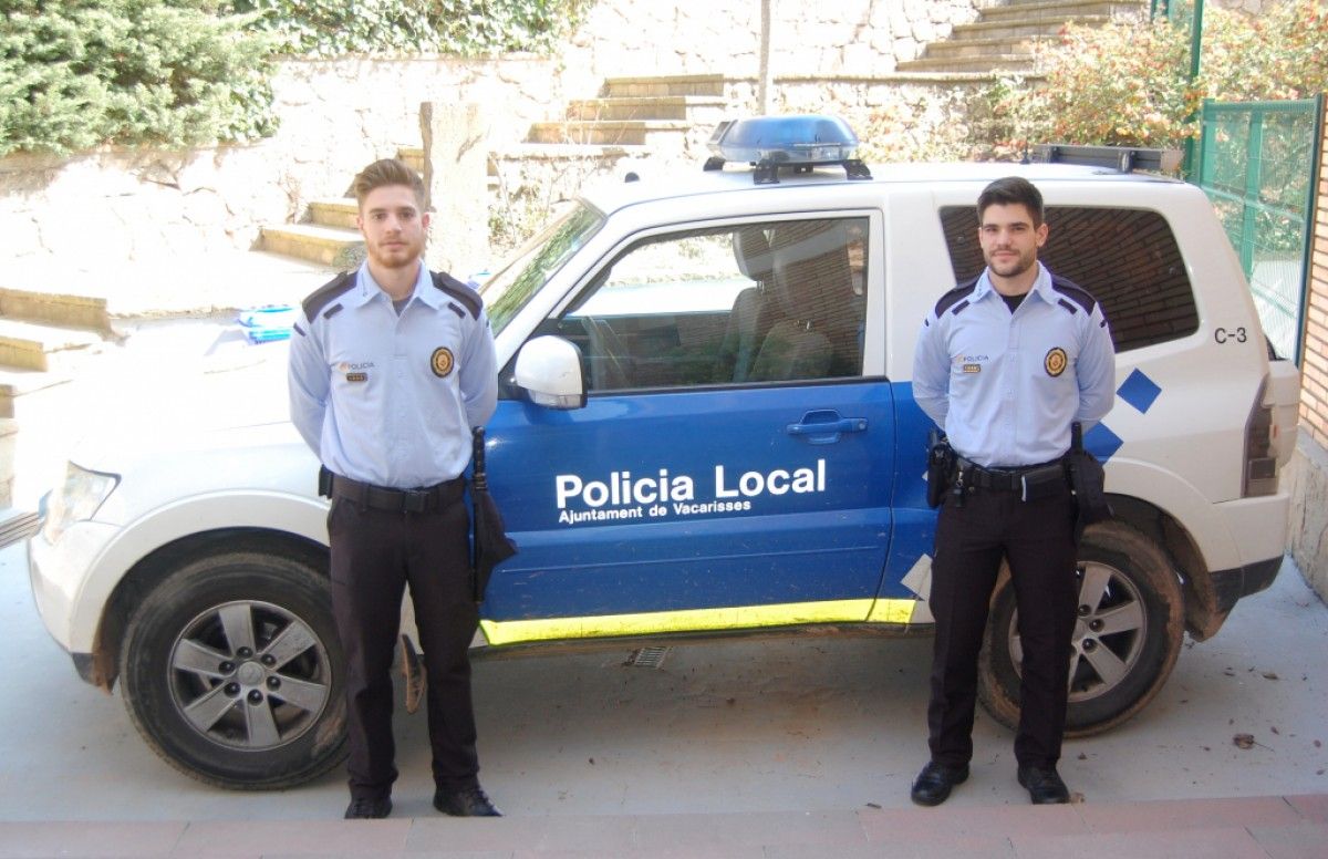La Policia Local de Vacarisses, amb el nou uniforme.