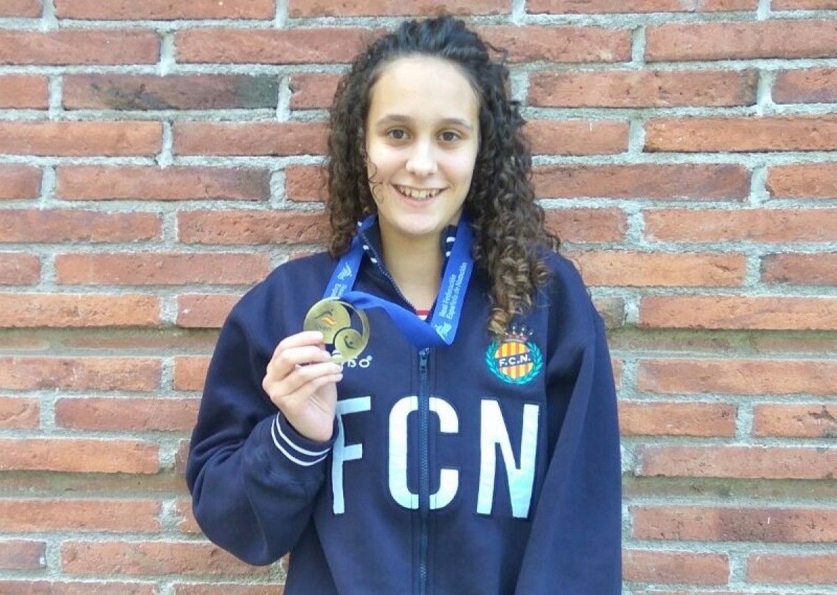 Sofia Tamayo, amb la medalla d'or aconseguida amb Catalunya.