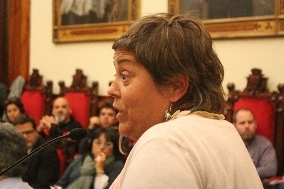 Isabel Cazorla, la candidata amb més suports en el polèmic procés, ha intervingut al ple.