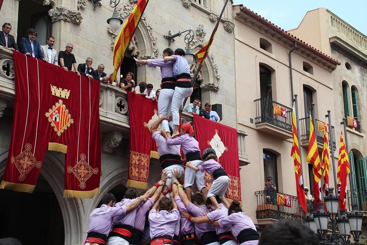La Colla Jove Xiquets de Tarragona, a la Festa Major de Terrassa el 2014.
