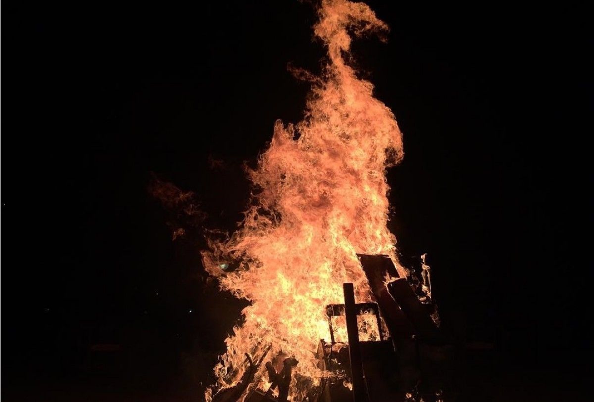 Una foguera de Sant Joan, a Terrassa.
