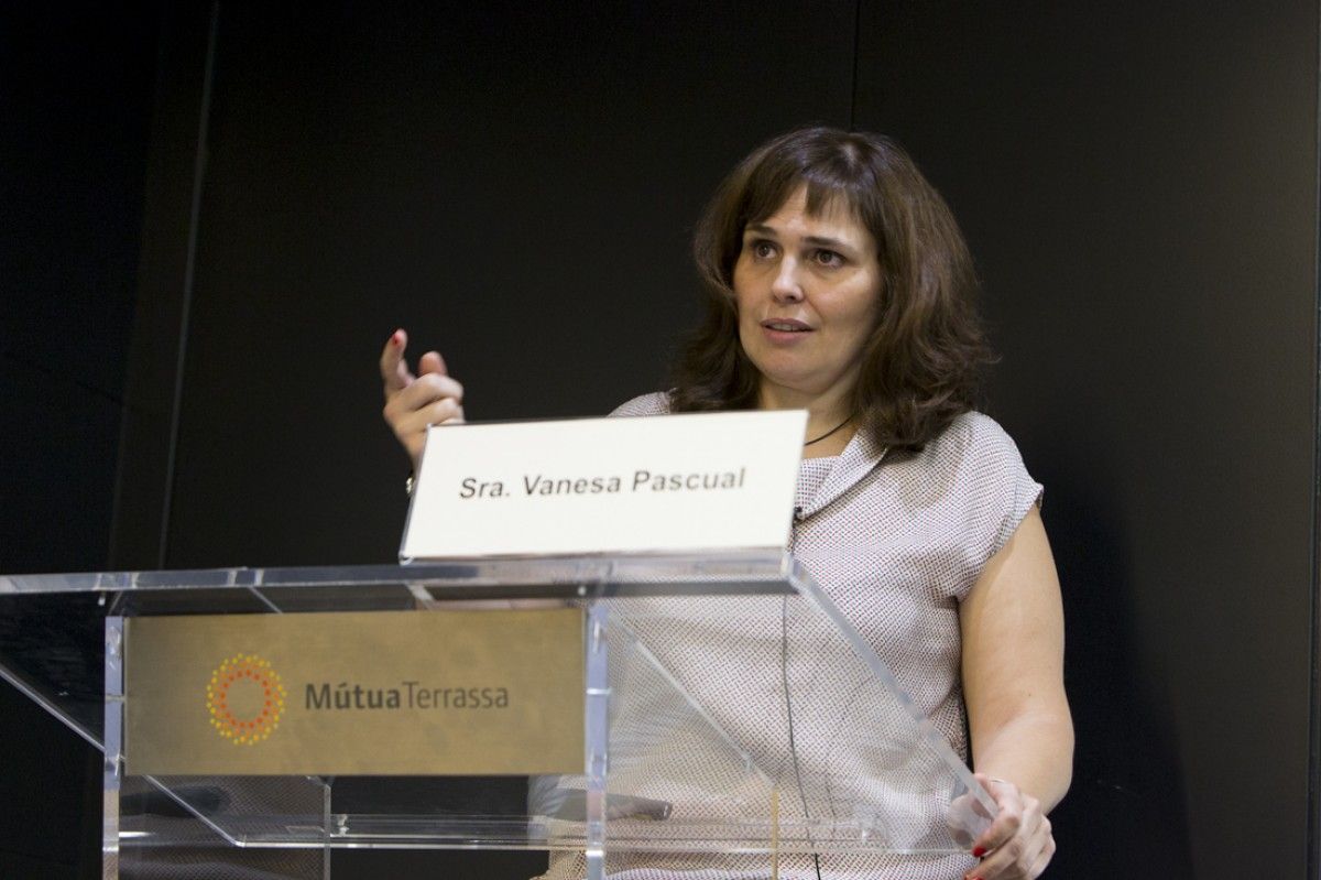 La Dra. Vanesa Pascual, durant la defensa de la seva tesi.