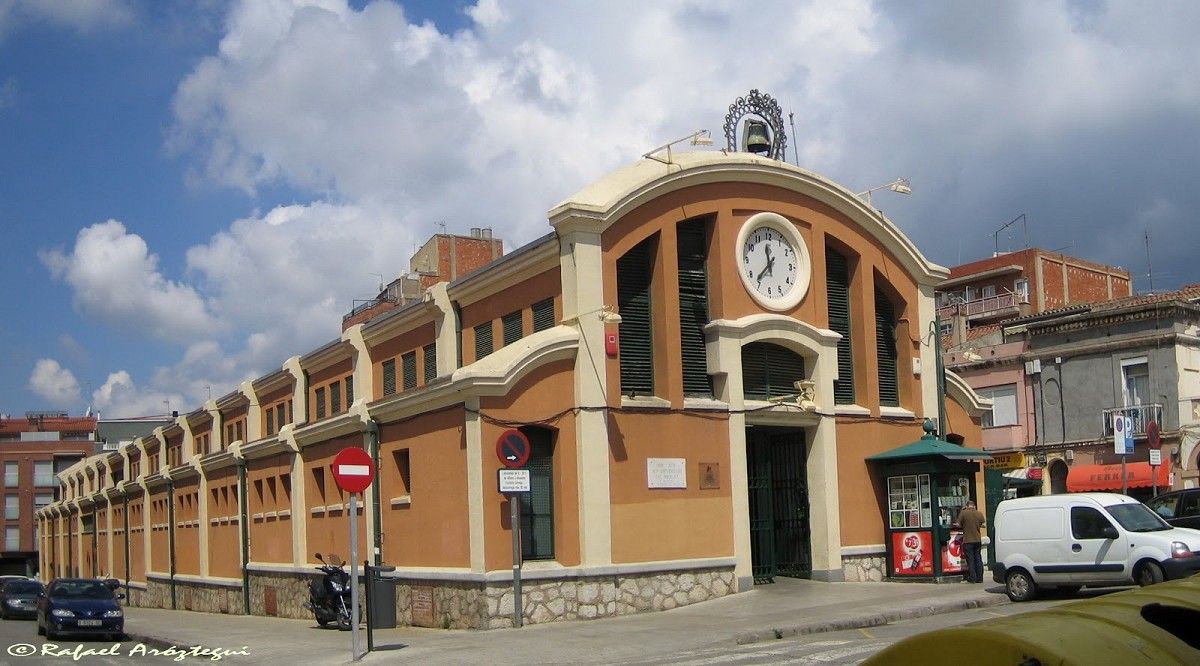 Façana del tradicional Mercat municipal de Sant Pere de Terrassa