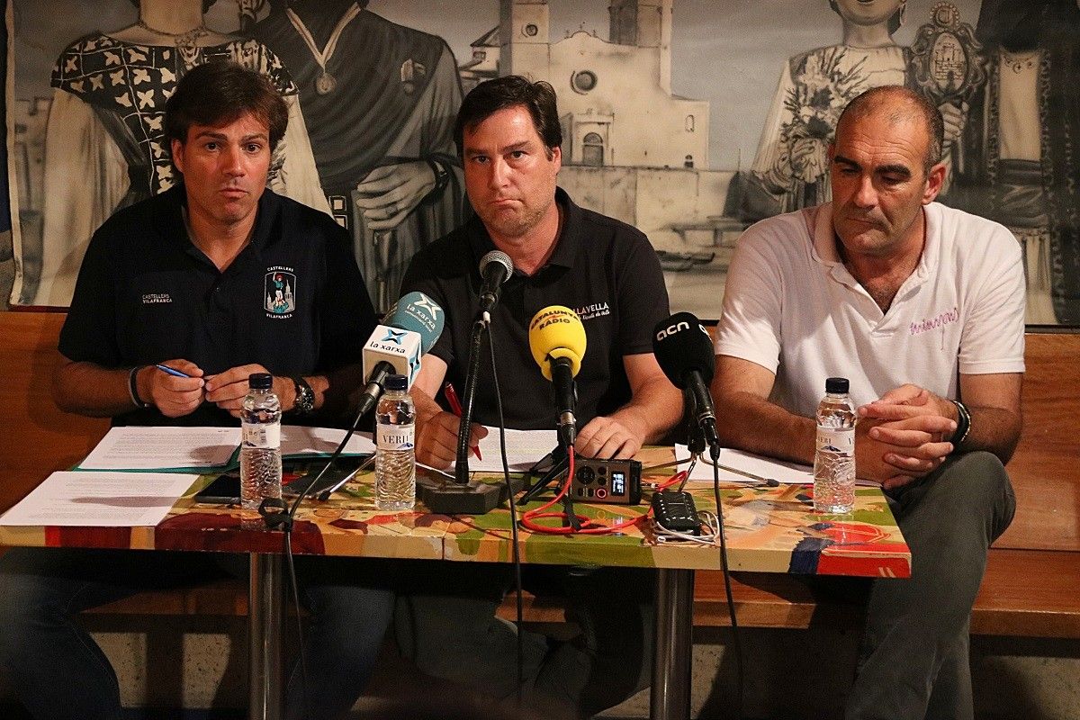 Els presidents dels Castellers de Vilafranca, la Vella de Valls i els Minyons de Terrassa en roda de premsa conjunta.