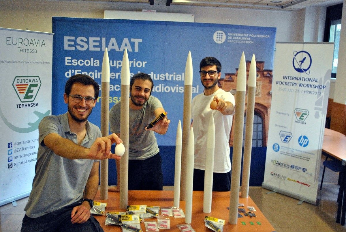 Estudiants de l'ESEIAAT organitzen el concurs.