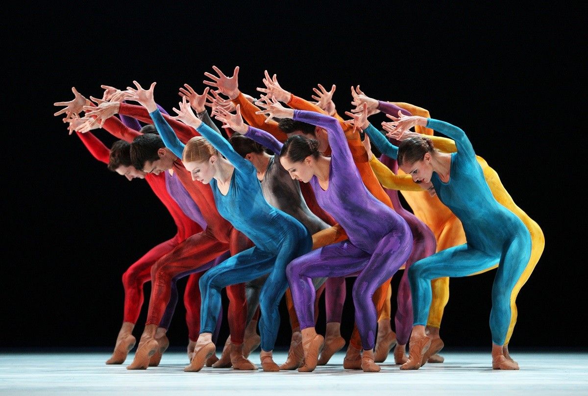 Representació de  la coreografia Polish Pieces per part d'Introdans.