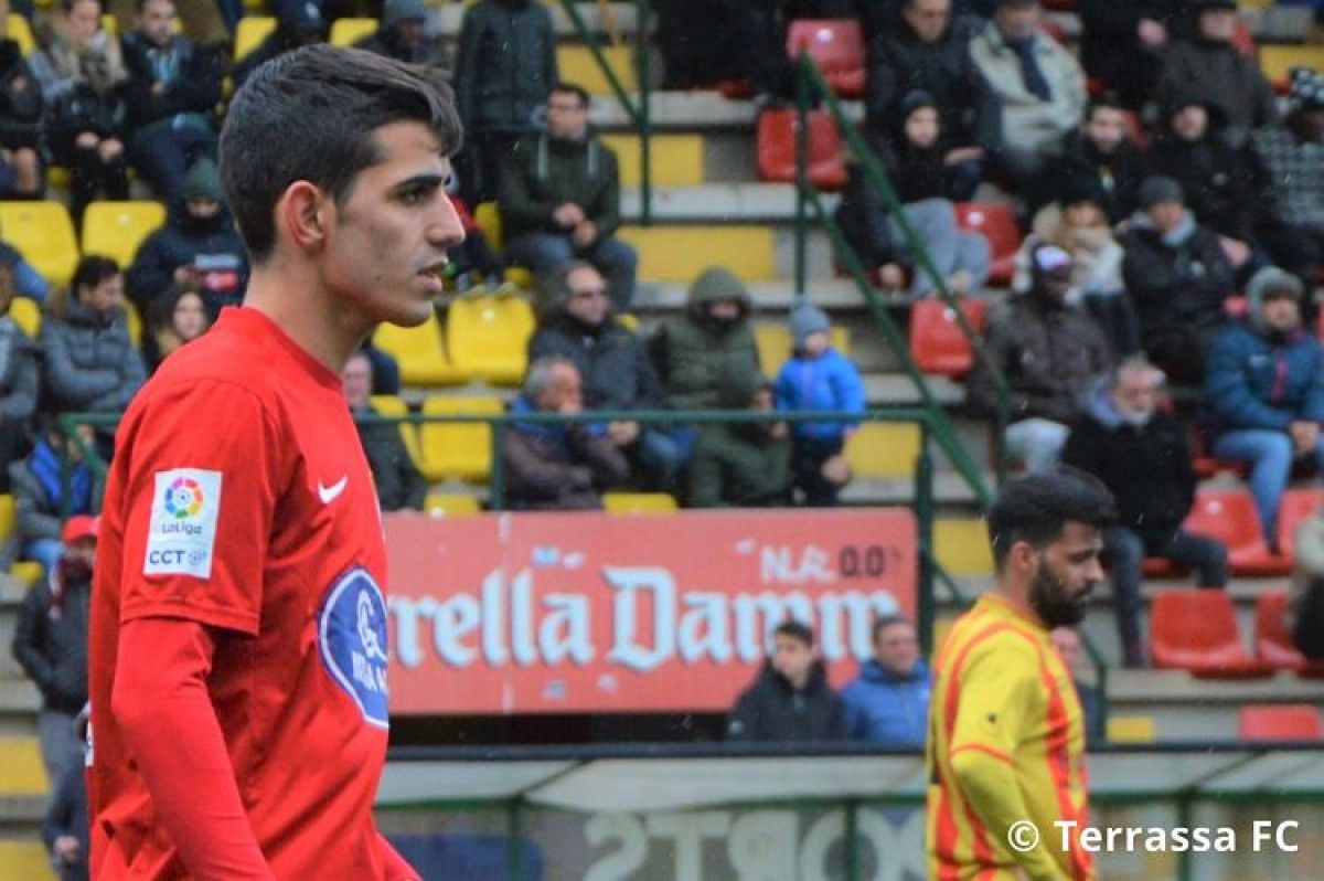 Enric Vega, en un partit amb el Terrassa FC.
