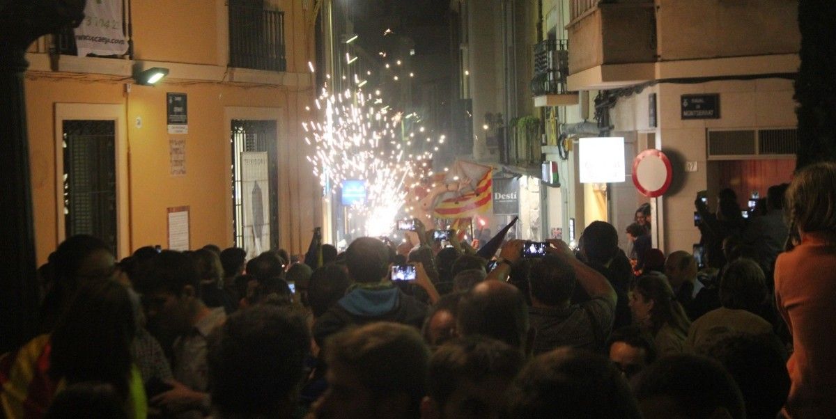 El raval de Montserrat s'ha convertit en una festa amb motiu de la declaració d'independència.