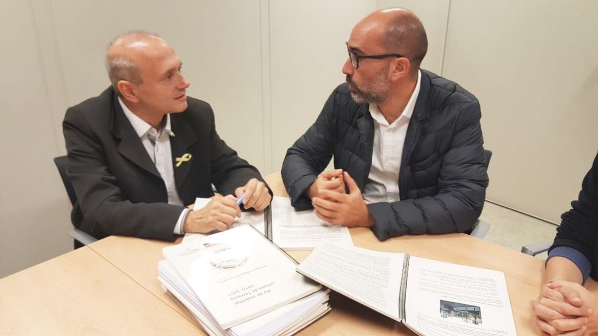 El diputat Jordi Fàbrega, amb al regidor d’Urbanisme, Obres Públiques i Mobilitat de Terrassa Marc Armengol.