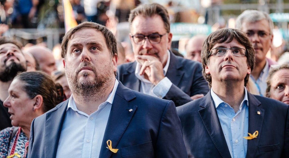 Oriol Junqueras i Carles Puigdemont a la manifestació per reclamar l'alliberament de Jordi Sànchez i Jordi Cuixart