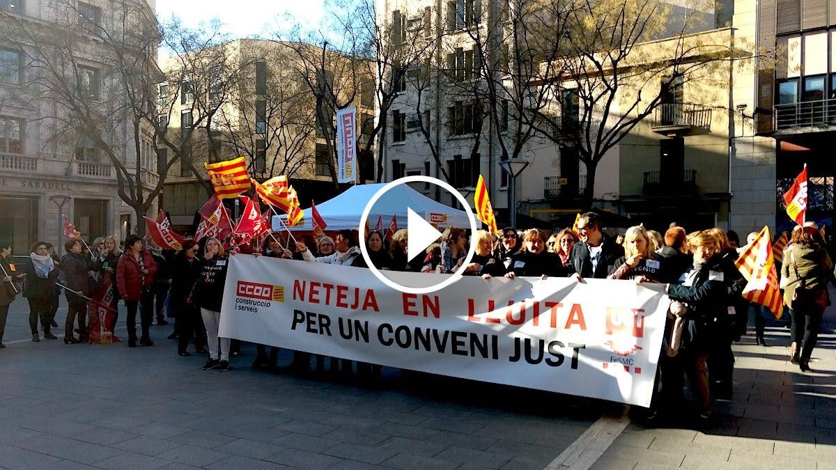 Concentració davant l'Ajuntament de Sabadell