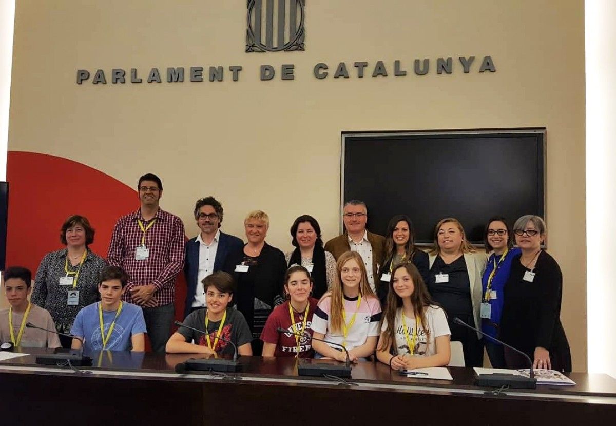 Alumnes de segon d'ESO de l'escola Vedruna Vall al Parlament de Catalunya. 