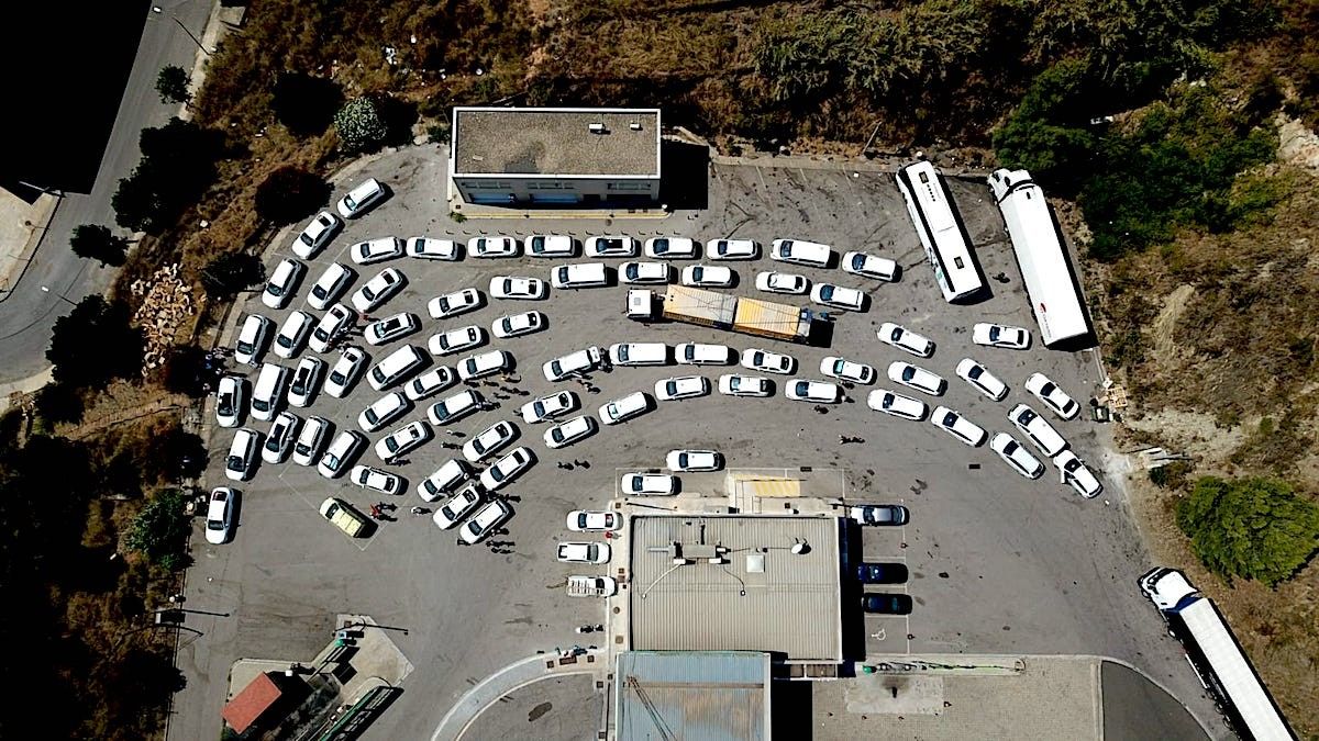 Vista aèria dels taxis estacionats a Montcada