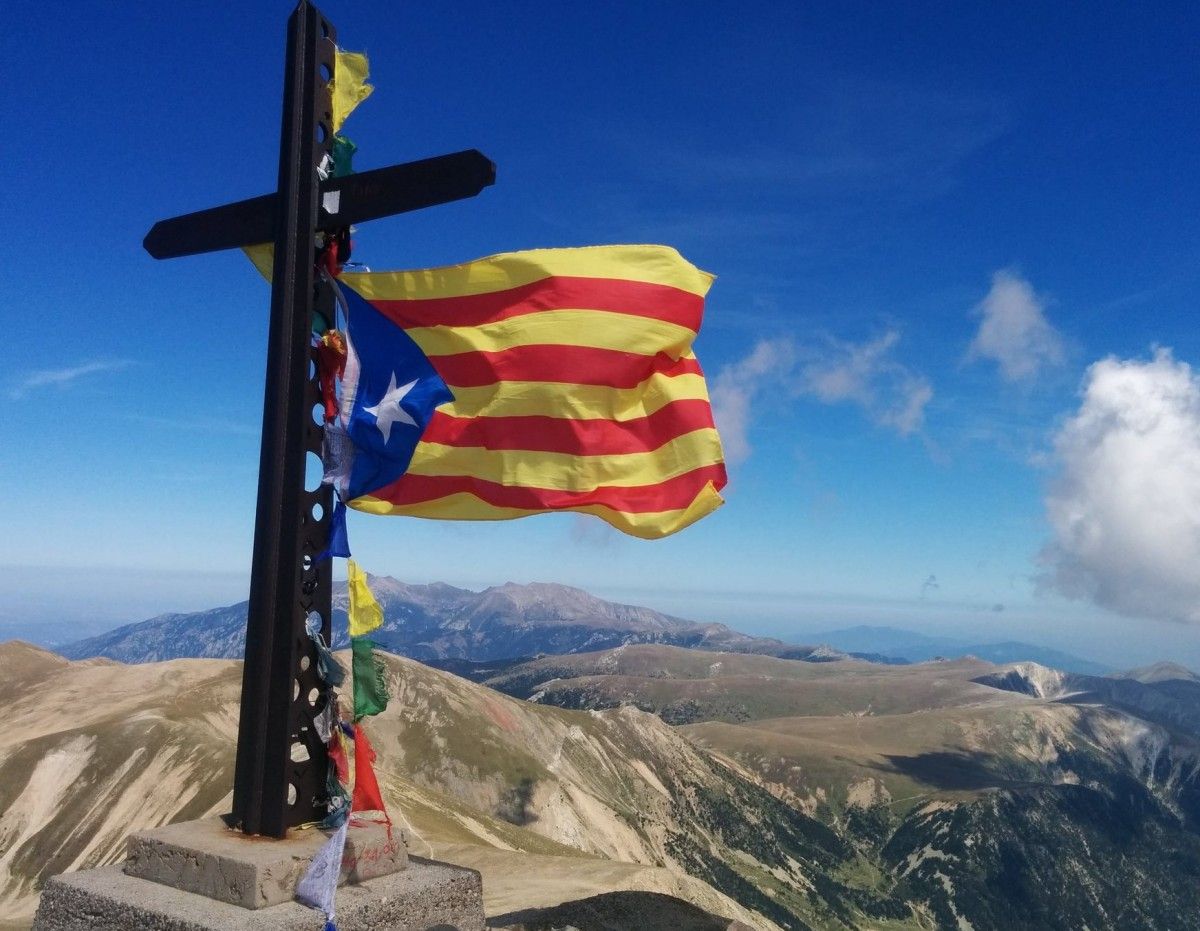 La iniciativa de pujar simultàniament a 18 cims de Catalunya tindrà lloc el pròxim 13 d'octubre.