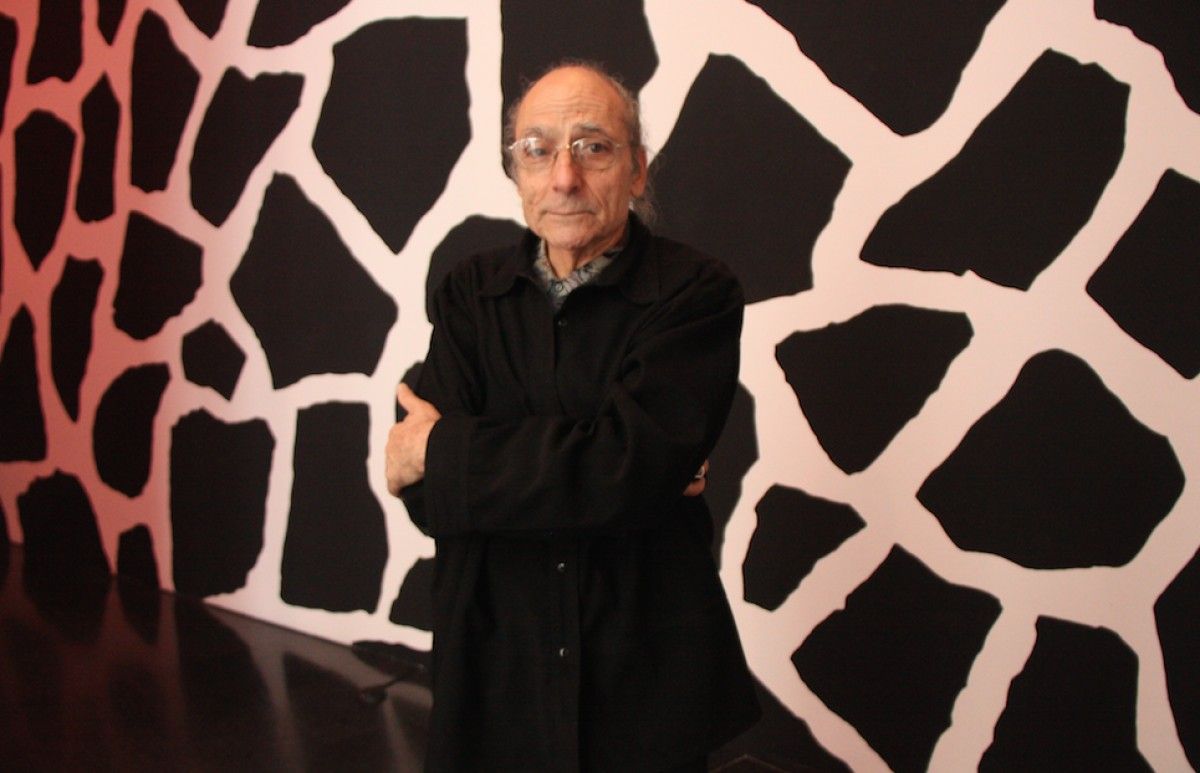 L'artista Antoni Miralda en la presentació de la seva exposició Miralda Madeinusa al MACBA.