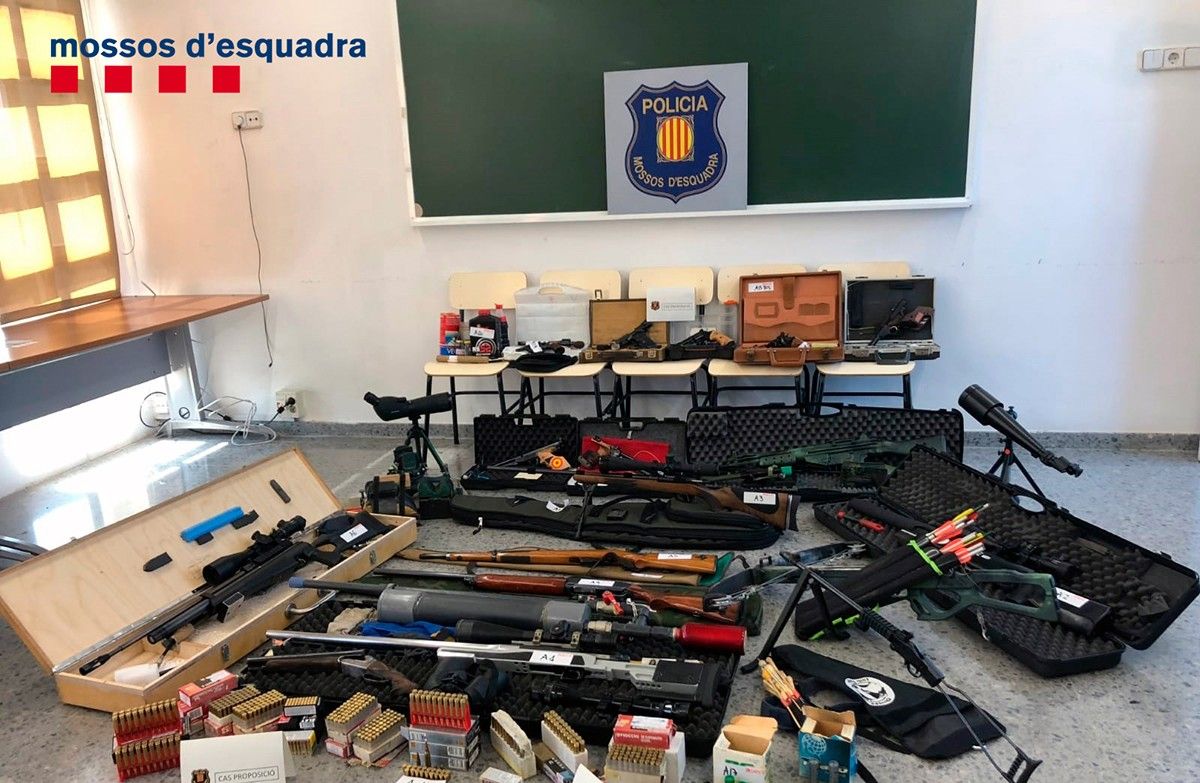 Imatges de l'arsenal d'armes trobat a casa de Manuel Murillo