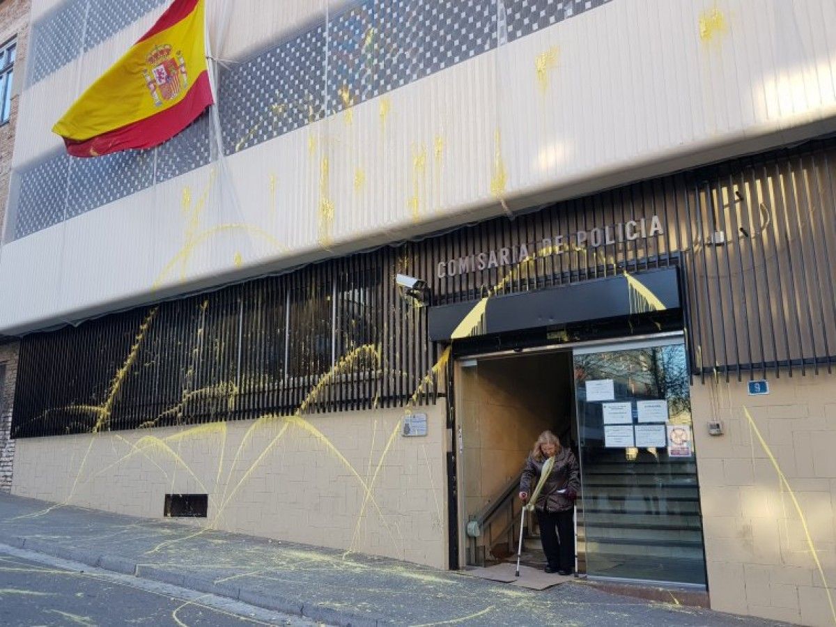 Façana de la comissaria de la policia espanyola a Terrassa. 