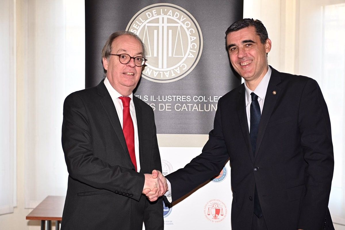 Ignasi Puig Ventalló amb el fins ara president del Consell de l'Advocacia Catalana, Julio Naveira
