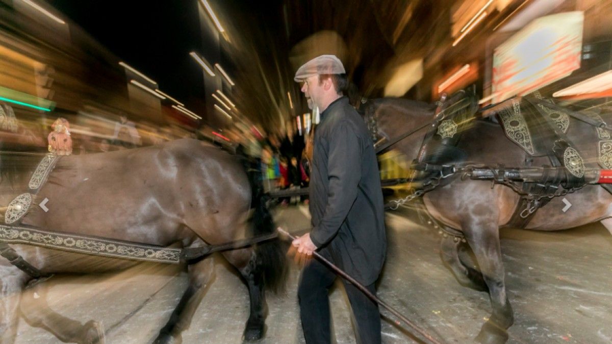 Dos cavalls a la Passada de Sabadell