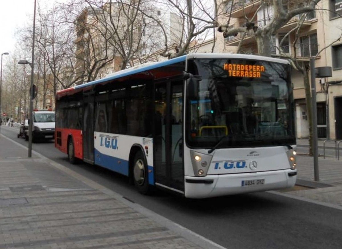 Autobús de la línia M8D que connecta Terrassa i Matadepera. 