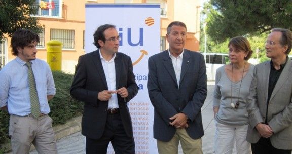 L'advocat Miquel Sàmper envoltat de Josep Rull i del seu nou equip 