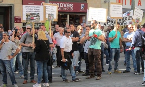Crits i pancartes han omplert el Raval aquest dimarts com a mostra de protesta