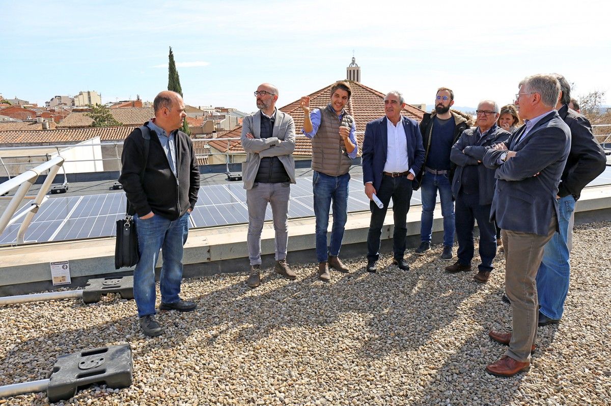 L'anterior govern municipal visita la planta generadora d’energia fotovoltaica instal·lada a l’Ajuntament de Terrassa.