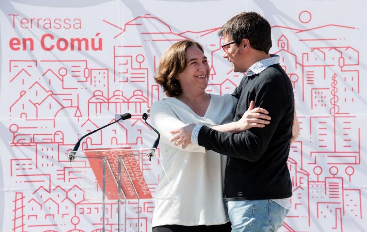 Ada Colau i Xavi Matilla a la presentació de la candidatura de TeC per les eleccions municipals. 
