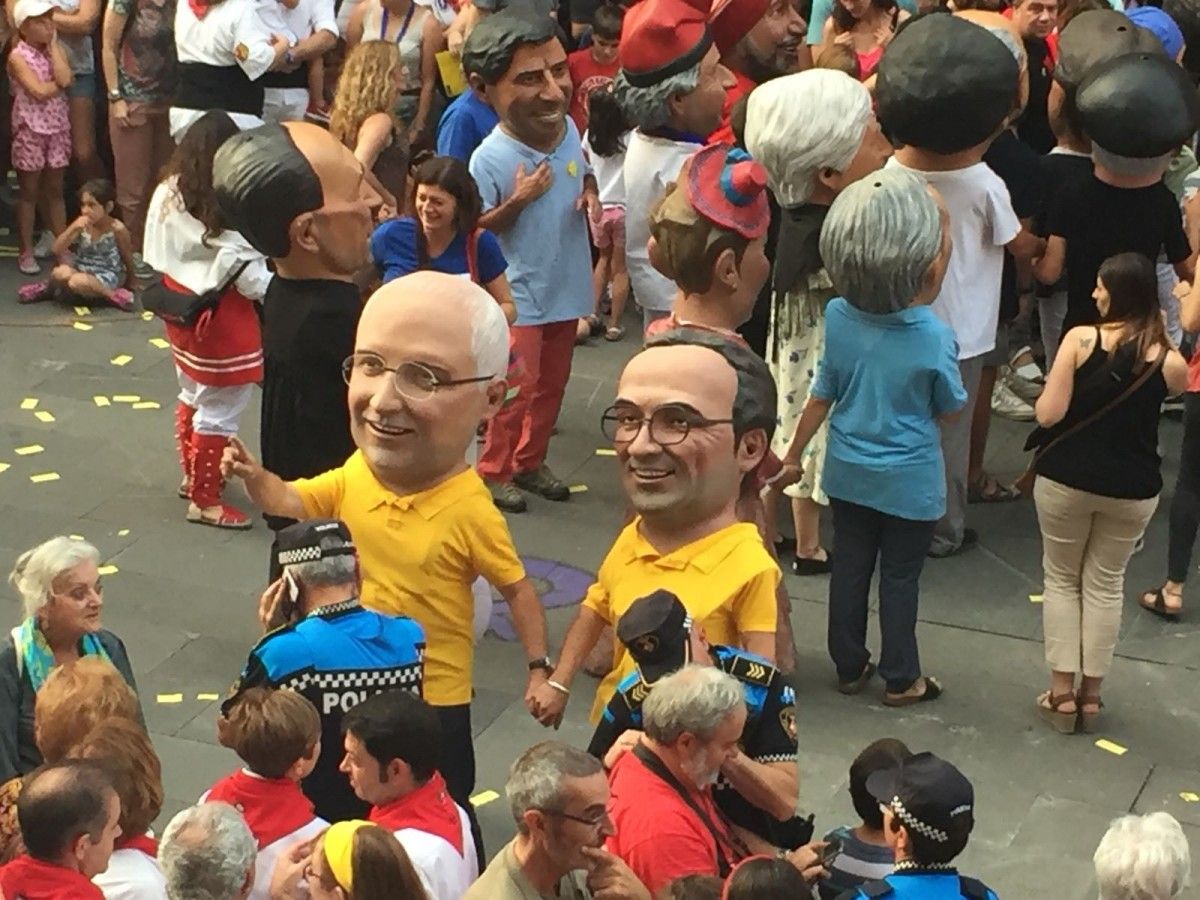 Els dos capgrossos 2018 a la plaça del Raval de Montserrat. 