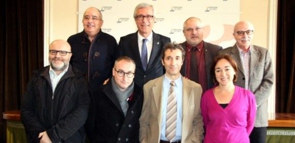 Els integrants del CEPAC a la presentació amb l'alcalde de Tarragona i la regidora de Cultura.