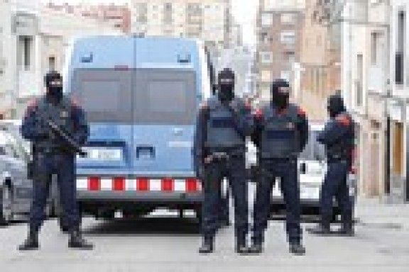  Imatges de la batuda policial a Ca n'Anglada de Terrassa