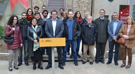 Els membres de la candidatura ERC i MES a la plaça de la Torre del Palau 