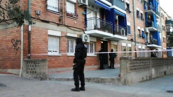  A la ciutat egarenca, la policia ha entrat a habitatges del carrer d'Aymerich i Gilabertó, al barri de Ca n'Anglada