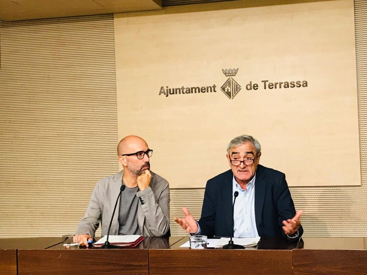 El president del partit, Alfredo Vega, i el portaveu, Marc Armengol en una roda de premsa. 