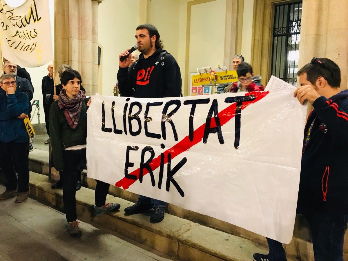 Manifestació de la vaga general del 18-OActe de suport a l'Erik a Terrassa. 