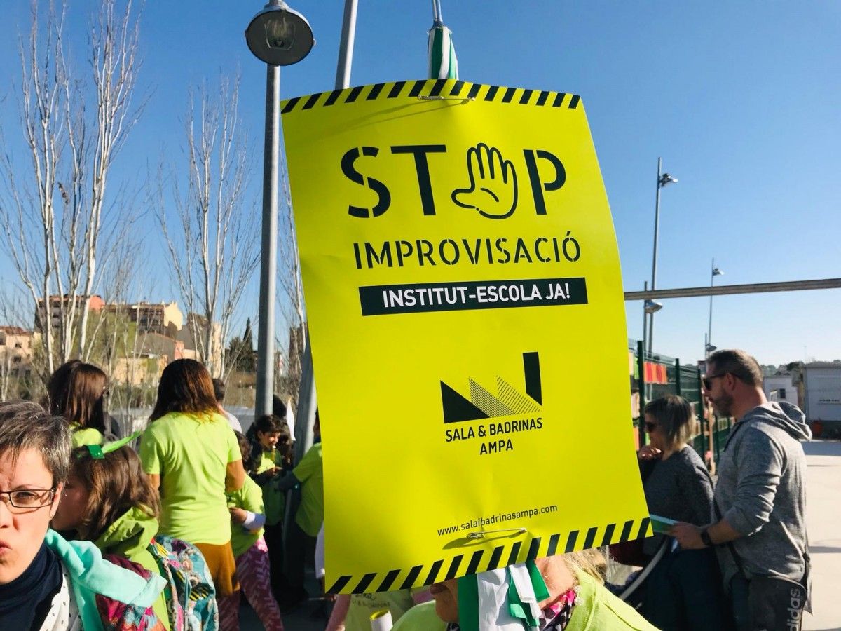 Manifestació de l'AMPA de l'Escola Sala i Badrinas 