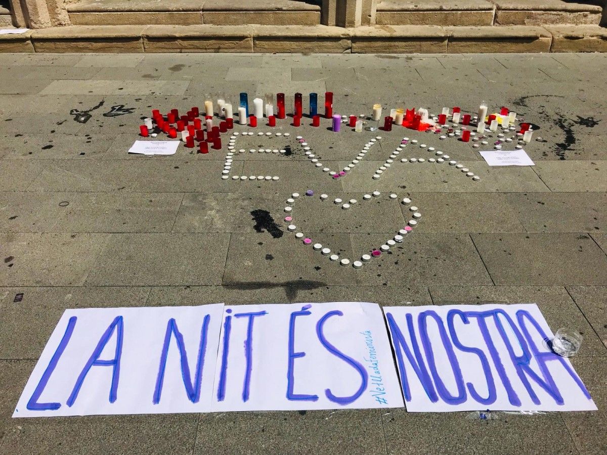 Minut de silenci a l'Ajuntament pel crim masclista de Terrassa