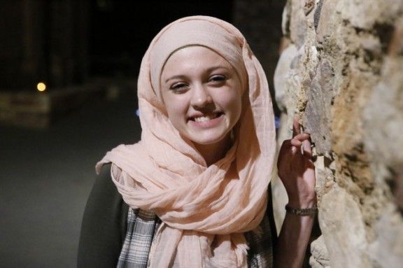 La jove poeta i activista siriana Amal Kassir va actuar a Elixir 