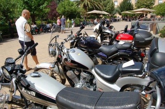 Les motos s'han reunit a la Llar Fundació