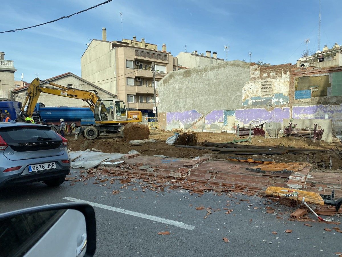 Imatge del mur caigut a la carretera de Martorell de Terrassa. 