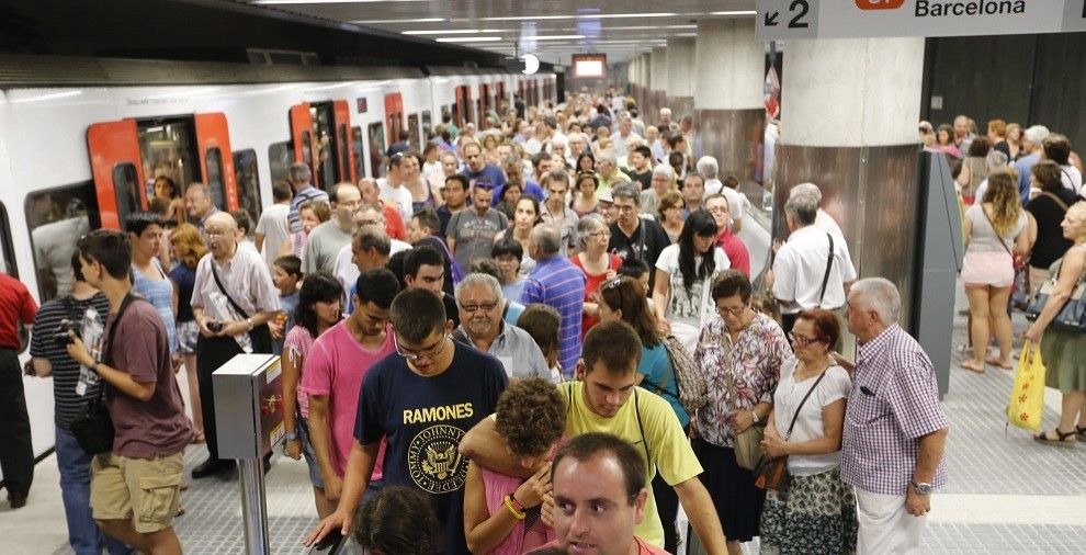 La ciutadania ha aprofitat el dia de portes obertes per descobrir el metro de Terrassa