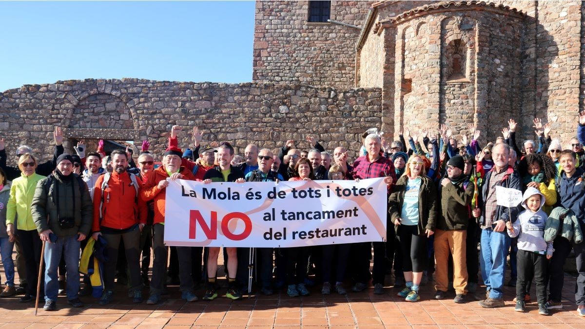 Manifestació a la Mola en contra del tancament del restaurant. 