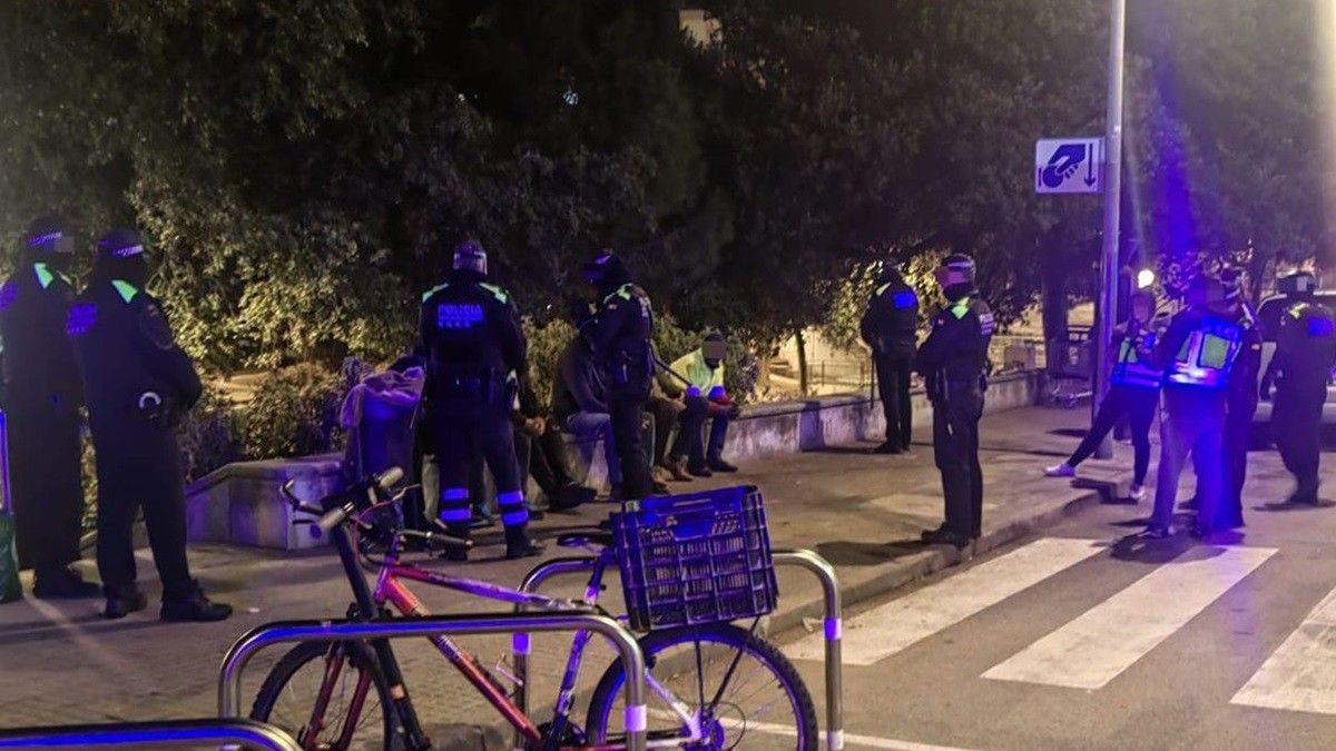 El dispositiu policial a la plaça Catalunya de Terrassa