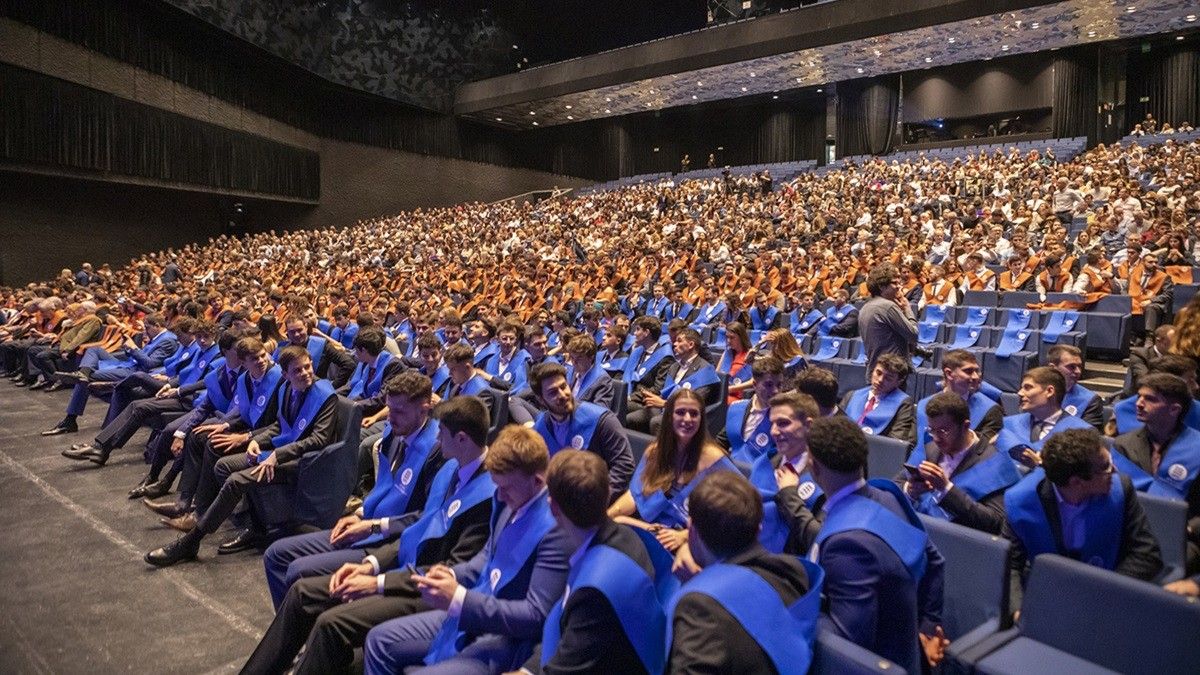 Acte de graduació de l'ESEIAAT, amb 2.300 assistents