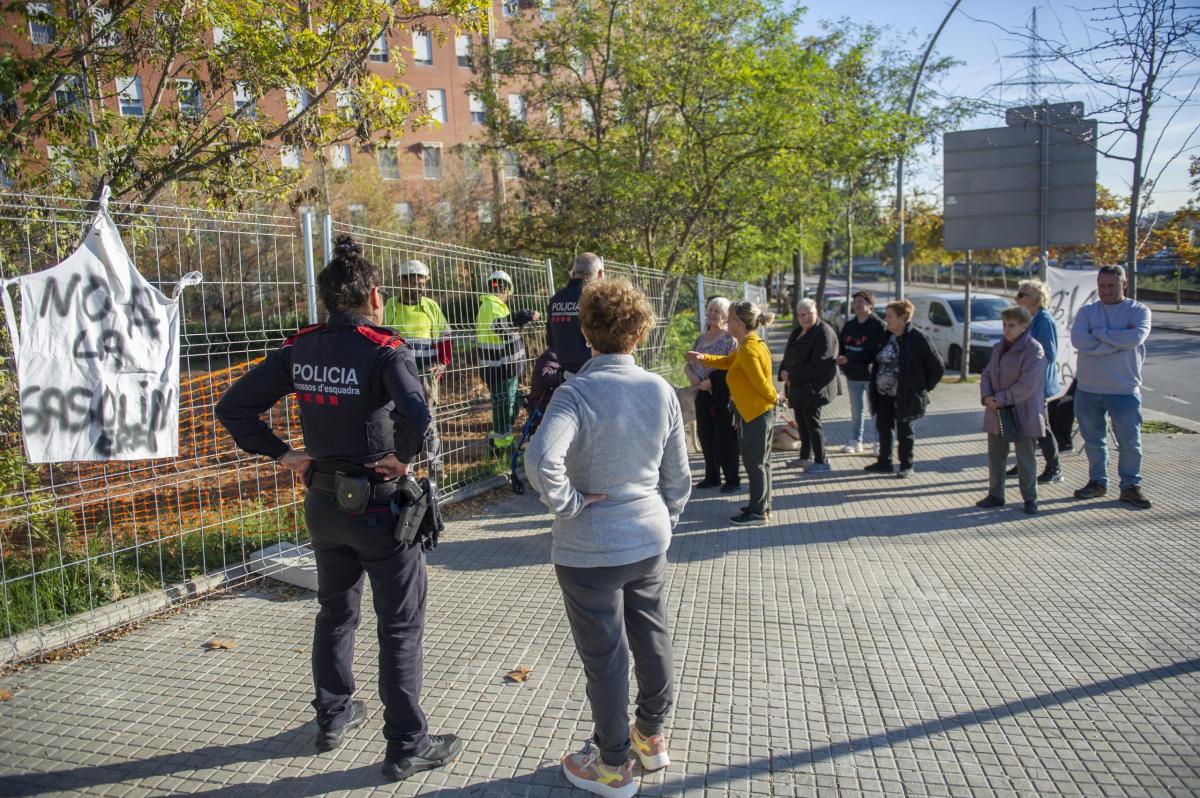 La protesta veïnal va aturar, temporalment, les obres de la benzinera