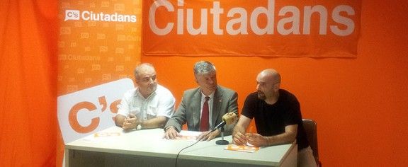 Juan Jiménez Cárdenas, a l'esquerra en la seva presentació oficial