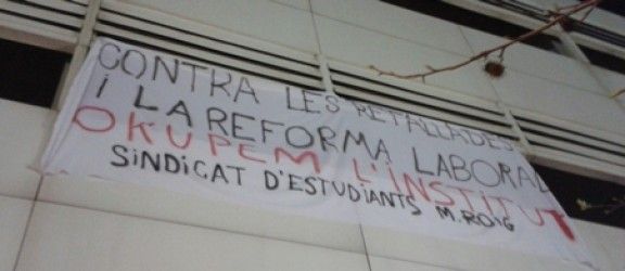 L'IES Montserrat Roig s'adhereix a l'acte de protesta