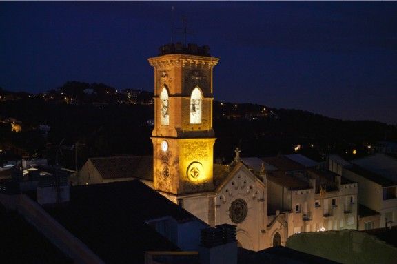El campanar de l'església de Matadepera ha recuperat la llum