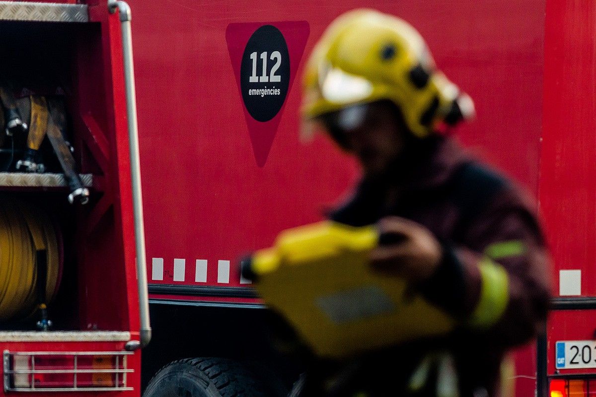 Imatge de l'actuació dels Bombers a l'incendi a Castellbisbal