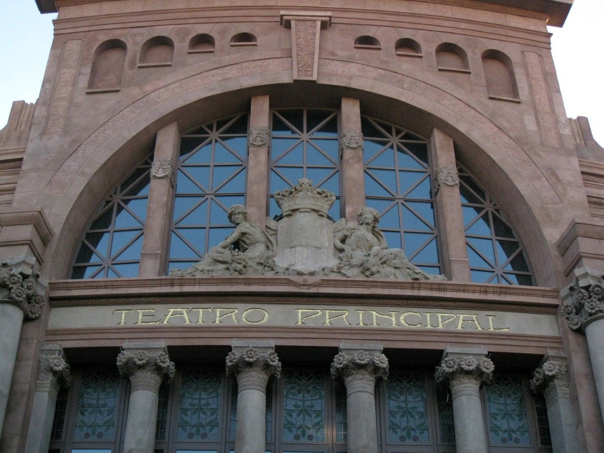 Façana del Teatre Principal de Terrassa, on s'havia de celebrar l'acte